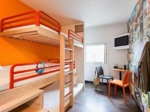 a bunk bed room with two bunk beds and a desk at hotelF1 Montpellier Sud in Lattes