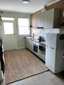 a kitchen with white appliances and a white refrigerator at Campbell comfort and convenience in Campbell