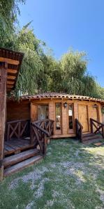a log cabin with a fence in front of it at Antu Wellness cabaña de lujo en paine in Maipo