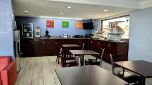 a restaurant with tables and chairs and a counter at Americas Best Value Inn Mount Vernon in Mount Vernon
