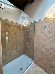 a shower with a glass door in a bathroom at La cantina dell'artista in Palazzago