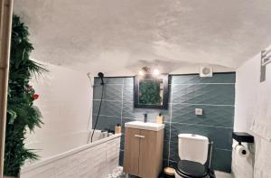 a bathroom with a toilet and a sink at L'epicurisme in Lorgues