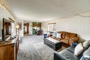 a living room with a couch and a television at Walk to Loop Trail! East Wenatchee Basecamp in East Wenatchee