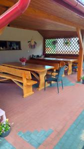 a large wooden table and chairs in a pavilion at Agroturystyka Pod Sosnami w Atenach in Nowinka