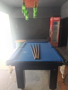 a blue ping pong table with wooden cues on it at Studio Jéssica in Arunta