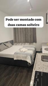 a bedroom with a bed in a room at Studio 4 - São Caetano proximo GM in São Caetano do Sul