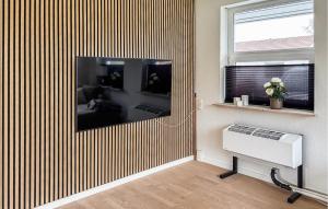 a living room with a flat screen tv on a wall at 3 Bedroom Cozy Home In Haderslev in Haderslev