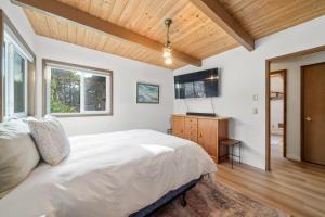 a bedroom with a bed and a television in it at After Dune Delight MCA#50643 in Manzanita