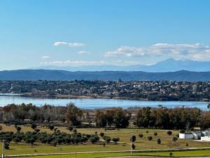 a view of a lake with a town and a city at Cazalegas Sky Spa in Cazalegas