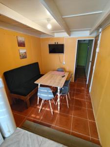 a room with a table and chairs and a couch at Los Tatas in Colbún