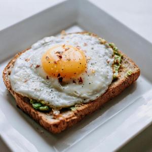 an egg on a piece of bread in a styrofoam box at Pahalgam Resort and Cottages in Pahalgām