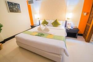 Postel nebo postele na pokoji v ubytování Asawann Hotel Nongkhai