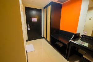 TV a/nebo společenská místnost v ubytování Asawann Hotel Nongkhai
