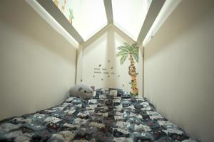 a bedroom with a bed with a teddy bear at Airport SJO Inn in Santiago Este
