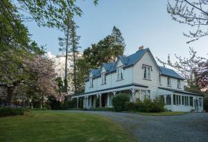 a white house with a gambrel roof at Waikonini Homestead in Geraldine