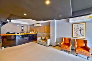 a living room with two chairs and a couch at H2 Hotel in Bangkok