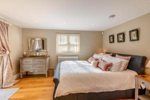 a bedroom with a large bed and a window at The Gate Lodge - Pet Free - Near Finchingfield & Saffron Walden in Great Sampford