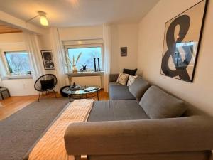 a living room with a couch and a table at Ferienwohnung Detmold Diestelbruch in Detmold