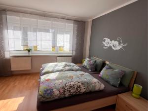 a bedroom with a bed and a window at Ferienwohnung Hagert - Ankommen und Wohlfühlen in Eibenstock