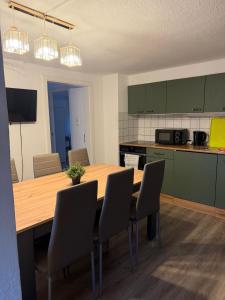 a kitchen with a wooden table and chairs at Ferienwohnung im Besigheim in Besigheim