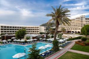 Bazén v ubytování Sol Cosmopolitan Rhodes nebo v jeho okolí