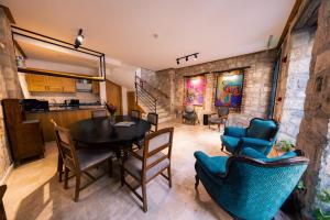 a kitchen and dining room with a table and chairs at Atrium Suites Taş Konak in Urla