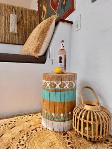 a wooden barrel with a wine bottle and a basket at Casa Bambú Boutique Studios Andalusië with pool and Mountain Views in Vélez-Málaga