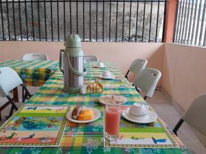 a table with food and a juicer on top at Auberge de l'hippocampe in Moroni