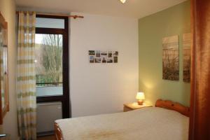 a bedroom with a bed and a window at Lindenhof Wohnung 20 in Dahme