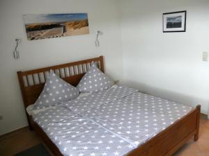 a bedroom with a bed with white sheets and pillows at Villa Baltica Wohnung 01 in Dahme