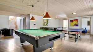 a living room with a pool table and ping pong at Villavilla 247 - Ebeltoft, Østjylland in Ebeltoft