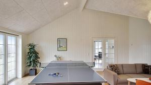 a living room with a table and a couch at Villavilla 386 - Ebeltoft, Østjylland in Ebeltoft