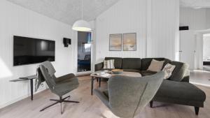 a living room with a couch and a table at Villavilla 591 - Rømø, Sydjylland in Høm