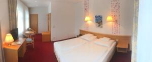 Postel nebo postele na pokoji v ubytování Hotel Waldperle