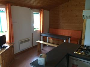 Cucina o angolo cottura di Camping Les Lupins