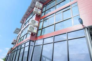 a tall building with windows and a street light at A Plus Deluxe Hotel in Ko Lipe