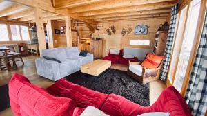 a living room with red furniture in a cabin at La Pourvoirie - 4 Vallées - Thyon-Les Collons, 10 pers, ski à 200 m, 4 parkings, vue fantastique ! in Hérémence