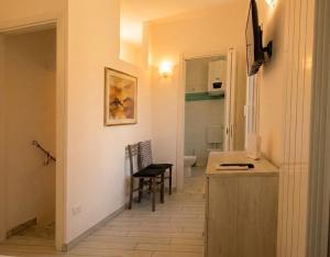 a kitchen with a counter and chairs in a room at Il Rifugio delle Valli in Comacchio