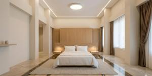 a bedroom with a large bed in a room at Zefir Apart in Ordu