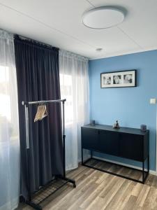 a room with blue walls and a black curtain at Vatnestrøm in Iveland