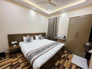 a bedroom with a large bed in a room at Crestview Inn in Lucknow