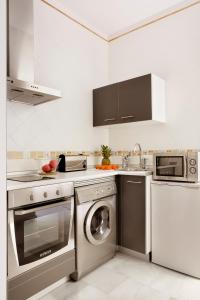 Kuchyňa alebo kuchynka v ubytovaní Apartamentos Mariscal