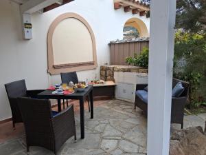 a patio with a table with food on it at Casamare Roby in Tanaunella