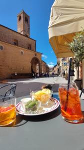 a table with two plates of food and an umbrella at Il Loft di Pieve in Città della Pieve