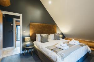 a bedroom with a bed with towels on it at Apres Ski in Ilkley