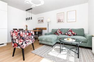 a living room with a couch and a table at Ferienwohnung Sternstunde in Bensersiel