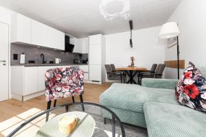 a living room with a couch and a table at Ferienwohnung Sternstunde in Bensersiel