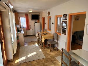 a kitchen and dining room with a table and chairs at Mandula Apartman in Szeged
