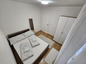 a bedroom with a bed and two pillows on it at Airport Apartment in Surčin