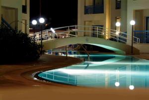 Bazén v ubytování Kissos Hotel nebo v jeho okolí